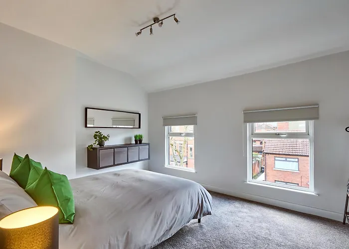 Belfast Luxury Lets - Fortwilliam Townhouse