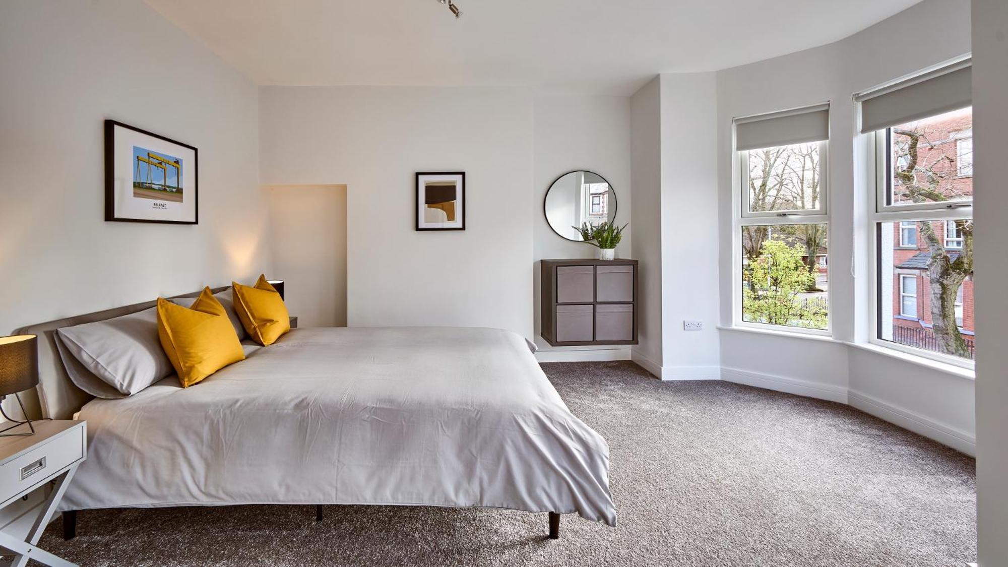 Luxury Lets - Fortwilliam Townhouse *
